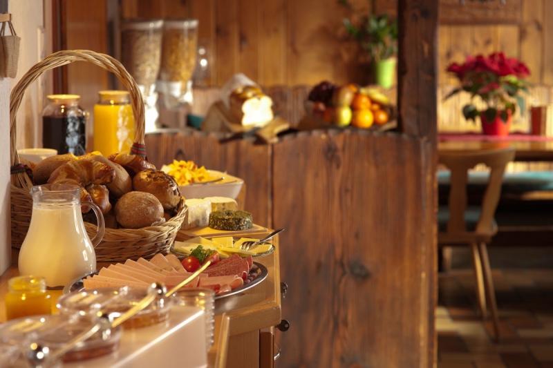 boulangerie-TRAMOLE-min_breakfast_buffet_food_restaurant_meal_hotel_plate_fresh-718745